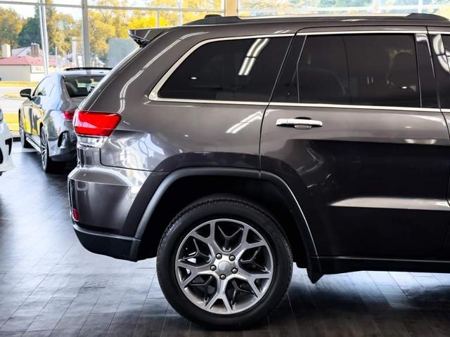 Photo of 2019 Granite Crystal Clearcoat Metallic Jeep Grand Cherokee