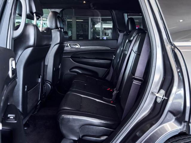Photo of 2019 Granite Crystal Clearcoat Metallic Jeep Grand Cherokee