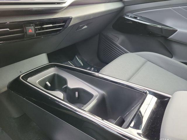 Photo of 2025 Deep Black Pearl Effect Volkswagen ID.4