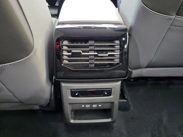Photo of 2025 Deep Black Pearl Effect Volkswagen ID.4