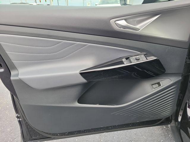 Photo of 2025 Deep Black Pearl Effect Volkswagen ID.4