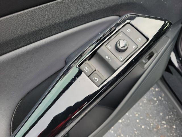 Photo of 2025 Deep Black Pearl Effect Volkswagen ID.4