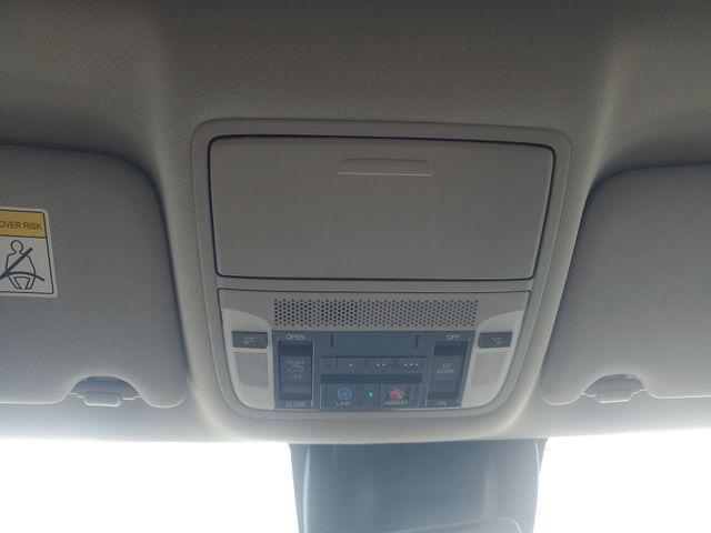 Photo of 2017 White Acura MDX