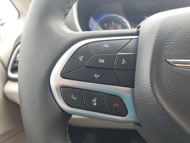 Photo of 2023 Bright White Clearcoat Chrysler Pacifica