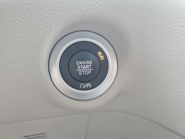 Photo of 2023 Bright White Clearcoat Chrysler Pacifica