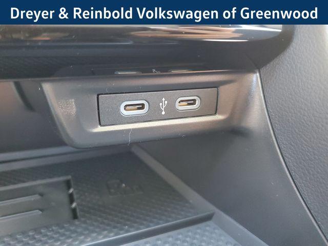 Photo of 2025 Platinum Gray Metallic Volkswagen Jetta