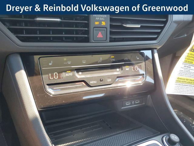 Photo of 2025 Platinum Gray Metallic Volkswagen Jetta