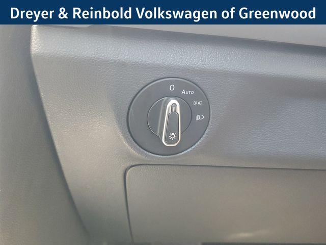 Photo of 2025 Platinum Gray Metallic Volkswagen Jetta