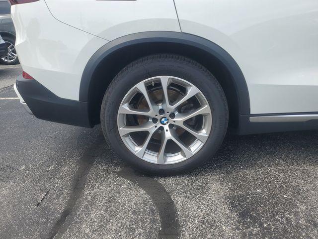 Photo of 2021 Alpine White BMW X5