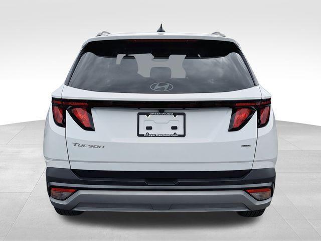 Photo of 2025 White Pearl Hyundai TUCSON