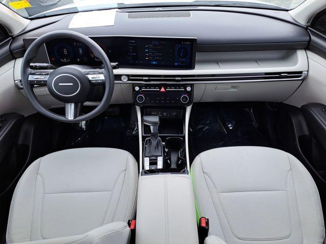 Photo of 2025 White Pearl Hyundai TUCSON