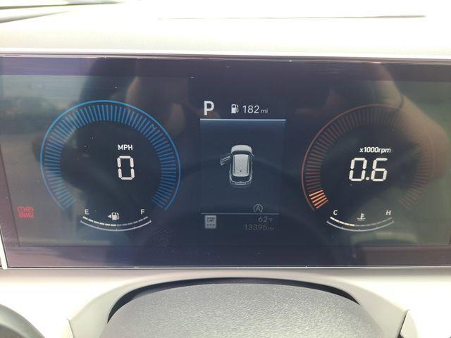 Photo of 2025 White Pearl Hyundai TUCSON
