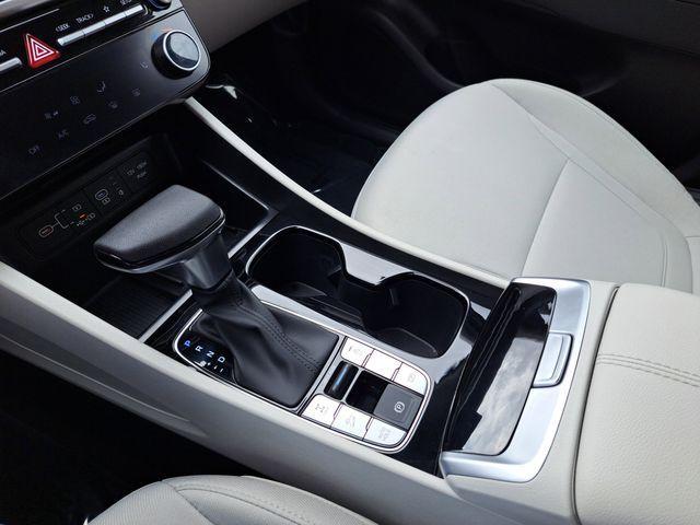 Photo of 2025 White Pearl Hyundai TUCSON