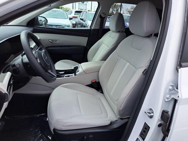 Photo of 2025 White Pearl Hyundai TUCSON