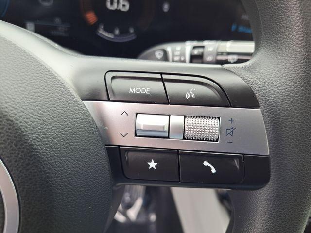 Photo of 2025 White Pearl Hyundai TUCSON