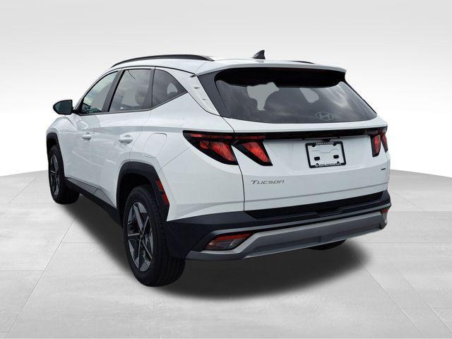 Photo of 2025 White Pearl Hyundai TUCSON