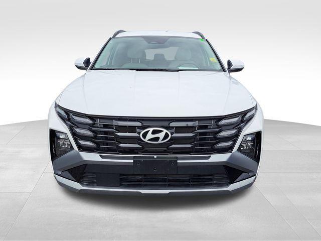 Photo of 2025 White Pearl Hyundai TUCSON