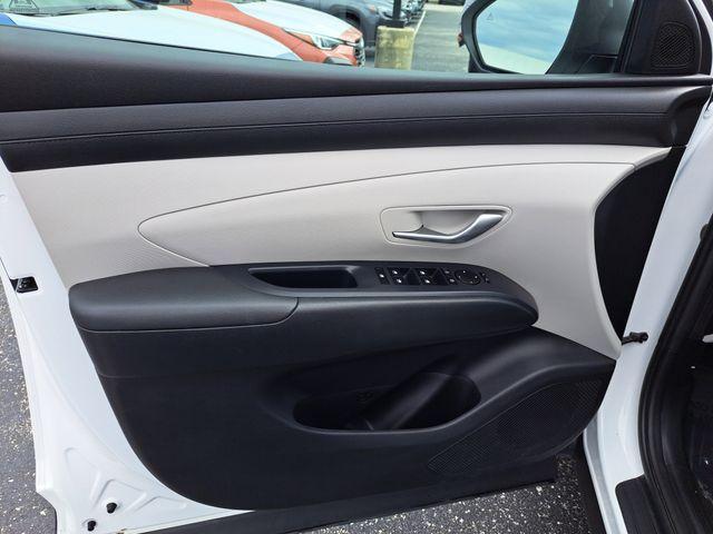 Photo of 2025 White Pearl Hyundai TUCSON