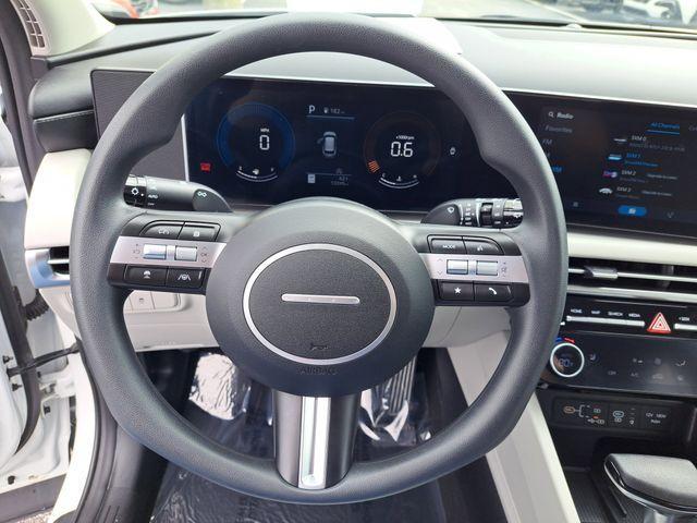 Photo of 2025 White Pearl Hyundai TUCSON