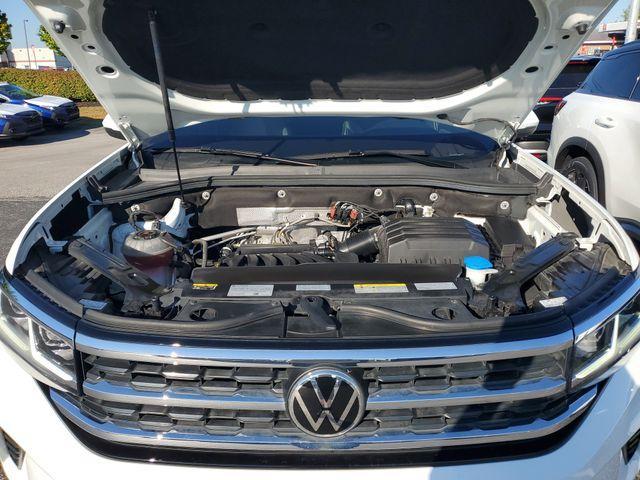Photo of 2022 Pure White Volkswagen Atlas Cross Sport