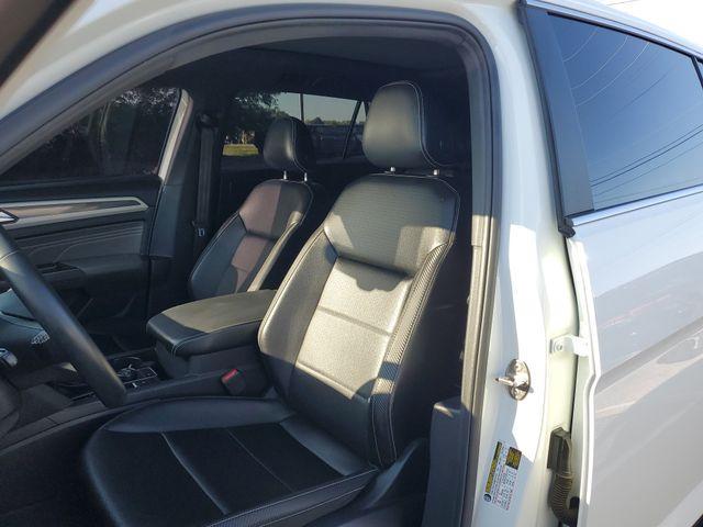 Photo of 2022 Pure White Volkswagen Atlas Cross Sport