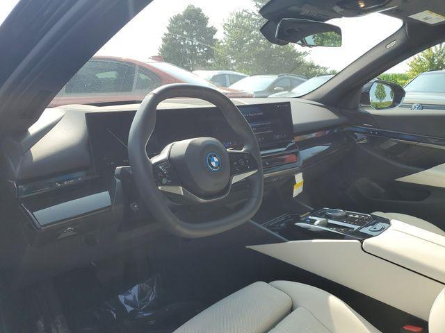 Photo of 2024 Black Sapphire Metallic BMW i5