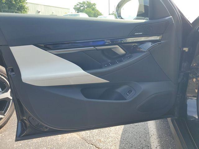 Photo of 2024 Black Sapphire Metallic BMW i5