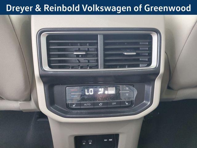 Photo of 2025 Deep Black Pearl Effect Volkswagen Atlas