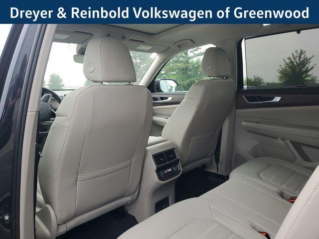 Photo of 2025 Deep Black Pearl Effect Volkswagen Atlas