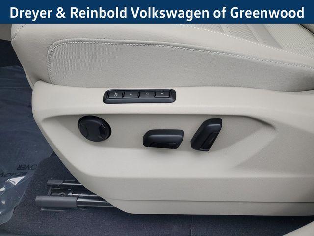 Photo of 2025 Deep Black Pearl Effect Volkswagen Atlas
