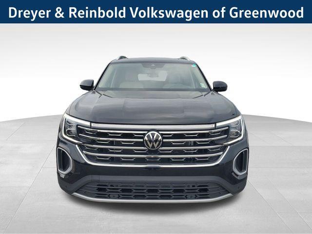 Photo of 2025 Deep Black Pearl Effect Volkswagen Atlas