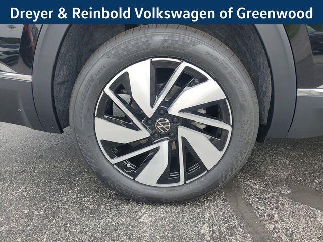 Photo of 2025 Deep Black Pearl Effect Volkswagen Atlas