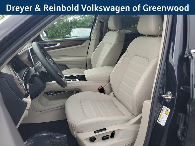 Photo of 2025 Deep Black Pearl Effect Volkswagen Atlas