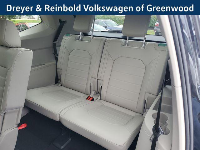 Photo of 2025 Deep Black Pearl Effect Volkswagen Atlas