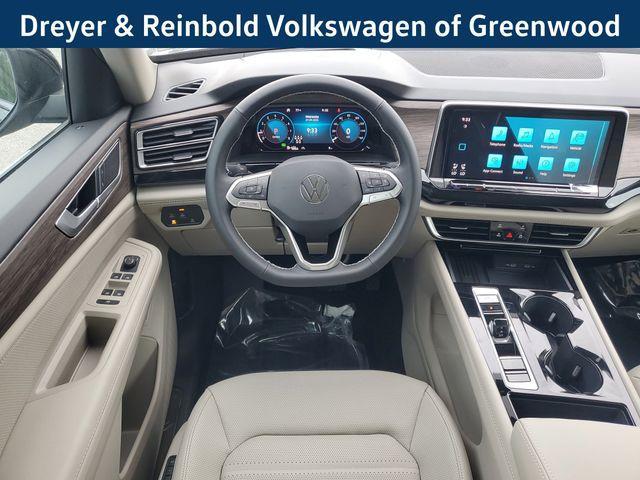 Photo of 2025 Deep Black Pearl Effect Volkswagen Atlas