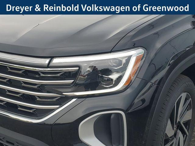 Photo of 2025 Deep Black Pearl Effect Volkswagen Atlas