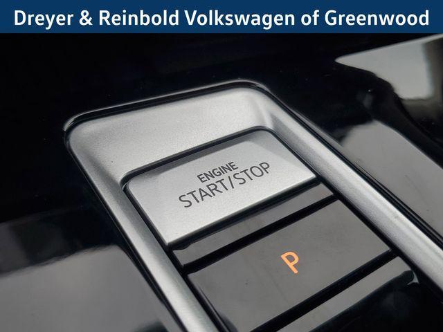 Photo of 2025 Deep Black Pearl Effect Volkswagen Atlas