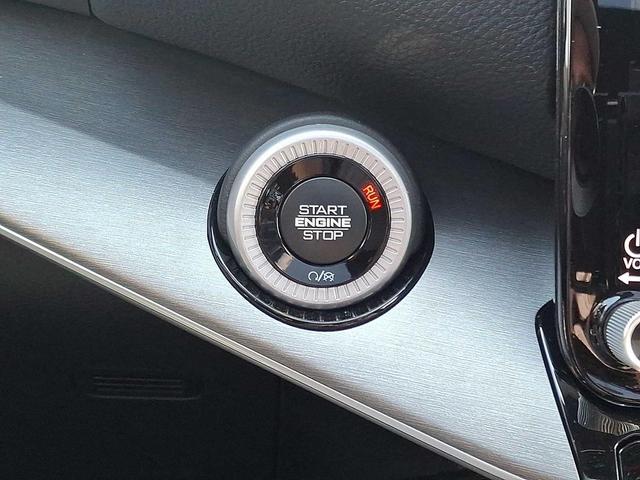 Photo of 2025 Diamond Black Crystal Pearlcoat Jeep Wagoneer