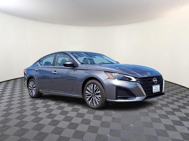 Photo of 2024 Gun Metallic Nissan Altima