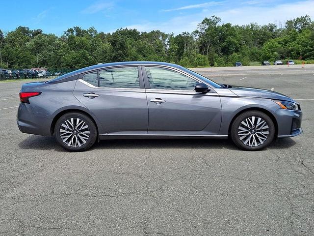 Photo of 2024 Gun Metallic Nissan Altima
