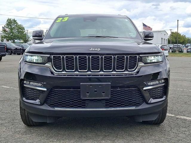 Photo of 2023 Diamond Black Crystal Pearlcoat Jeep Grand Cherokee