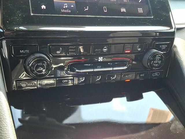 Photo of 2025 Bright White Clearcoat Jeep Grand Cherokee