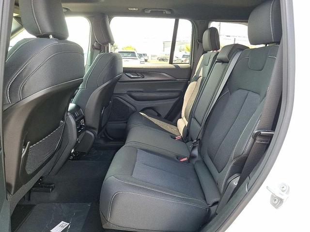 Photo of 2025 Bright White Clearcoat Jeep Grand Cherokee