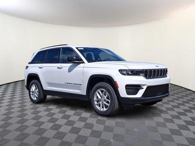 Photo of 2025 Bright White Clearcoat Jeep Grand Cherokee
