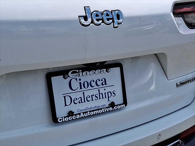 Photo of 2022 Bright White Clearcoat Jeep Grand Cherokee L