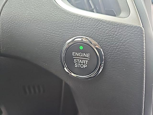 Photo of 2022 Oxford White Ford Edge
