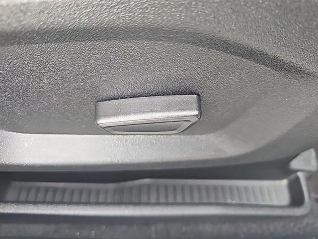 Photo of 2022 Oxford White Ford Edge