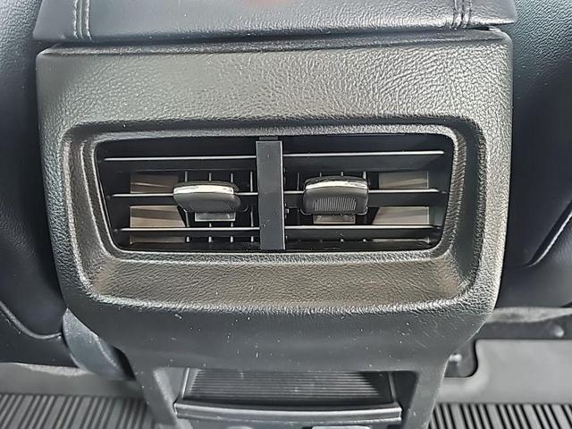 Photo of 2022 Oxford White Ford Edge