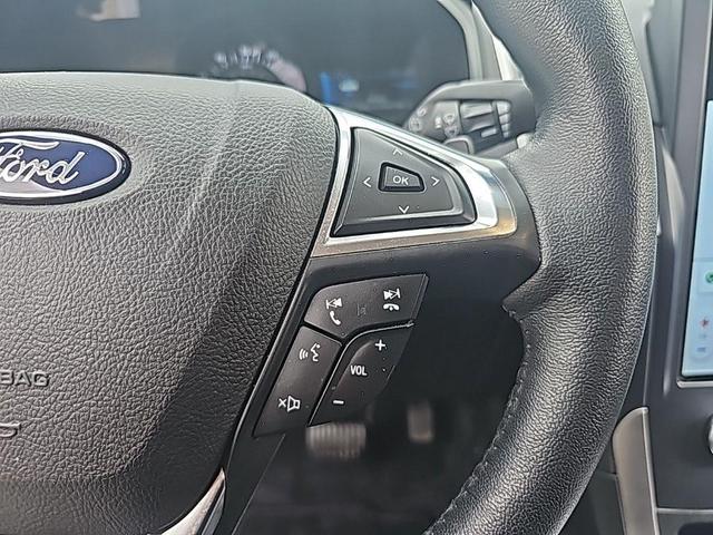 Photo of 2022 Oxford White Ford Edge