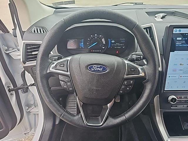 Photo of 2022 Oxford White Ford Edge